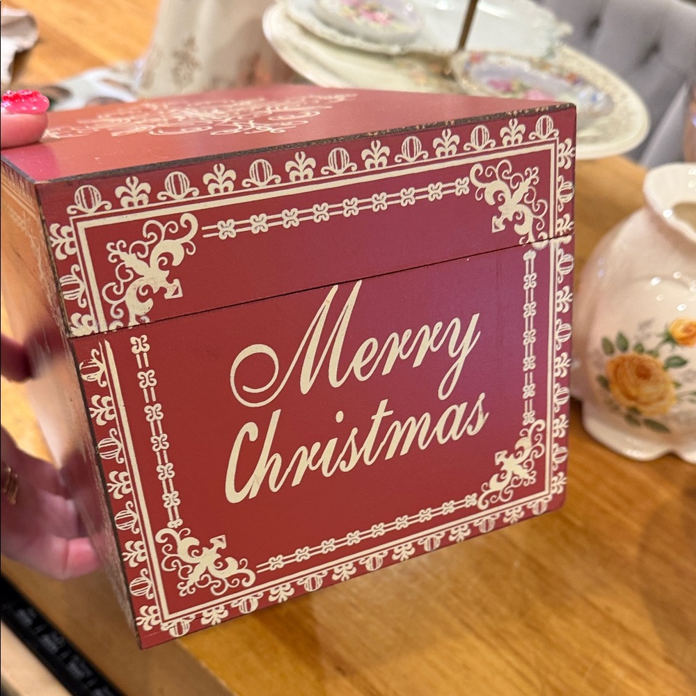Vintage Festive Red Merry Christmas Box - Picture 10 of 13